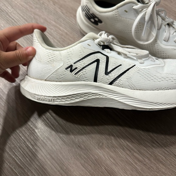 New Balance Dynasoff Pro Run V2 - Picture 2 of 5